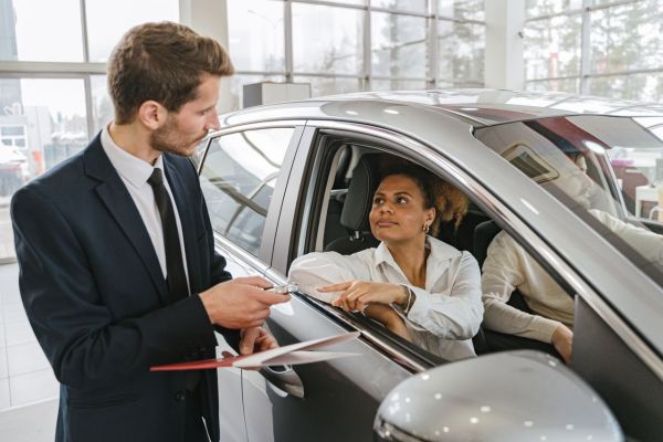 Quels services sont proposés par une agence de location de voiture en 2025